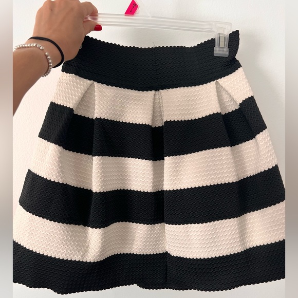 XHILARATION | Mini Skirt - Picture 2 of 6